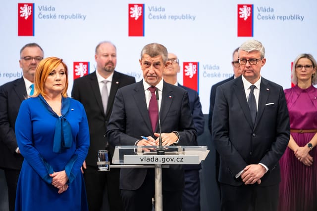 Vorne,  von links: Alena Schillerová,  Andrej Babiš und Karel Havlíček | Foto: Zuzana Jarolímková,  iROZHLAS.cz