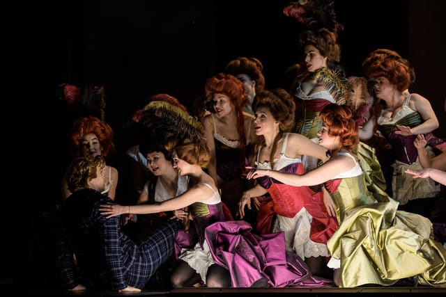 Matthew Newlin  (Parsifal),  Chor der Staatsoper und Chor des Nationaltheaters | Foto: Serghei Gherciu,  Nationaltheater Prag