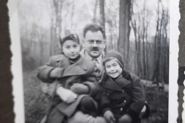 Hugo Jokl mit seinen Kindern | Foto:  Archiv von Věra Chudáčková