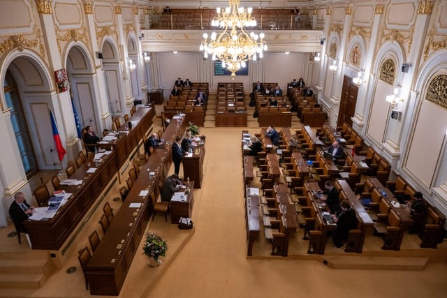 Das Abgeordnetenhaus während der Rede von Tomio Okamura | Foto: Zuzana Jarolímková,  iROZHLAS.cz