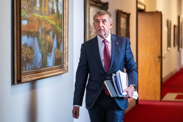 Premier Andrej Babiš  (ANO) trifft zur Regierungssitzung ein | Foto: Zuzana Jarolímková,  iROZHLAS.cz