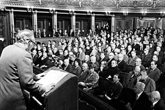Künstlerversammlung im Prager Nationaltheater  (Foto: CTK)