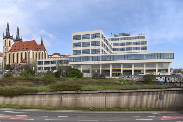 Kirche des Heiligen Antonius von Padua und Palast der Prager Elektrobetriebe | Foto: Tomáš Vodňanský,  Tschechischer Rundfunk