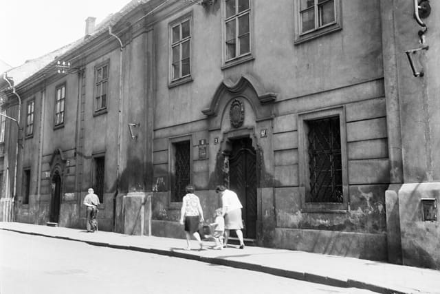 Piaristengymnasium auf einer zeitgenössischen Fotografie | Foto: Nationalinstitut für Denkmalpflege,  CC BY-NC-ND 3.0 CZ
