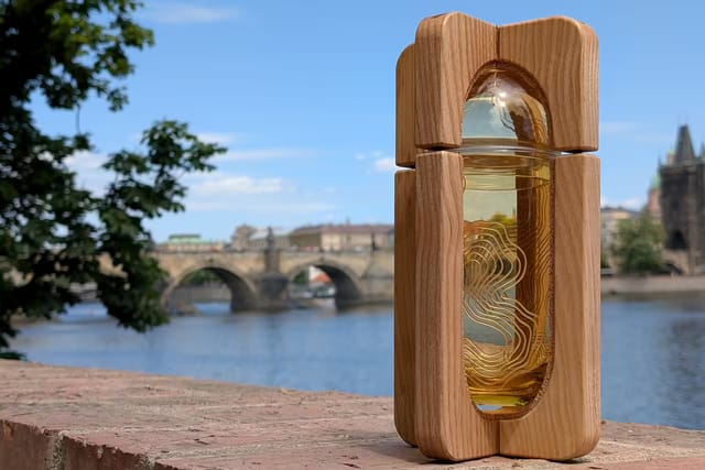 Kapseln mit Wasser aus der Moldau | Foto: Nationales Denkmalinstitut 