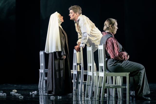 Jana Sibera  (Blanka de la Force),  Daniel Matoušek  (Ritter de la Force),  Tone Kummervold  (Mutter Marie von der Menschwerdung) | Foto: Petr Neubert,  Nationaltheater Prag