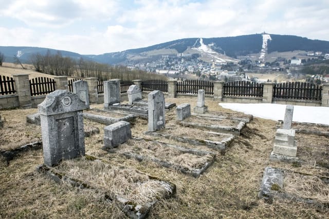 Gräber von Sudetendeutschen bei Loučná pod Klínovcem | Foto: Michaela Danelová,  iROZHLAS.cz