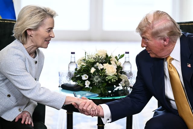 Ursula von der Leyen und Donald Trump | Foto: Brendan Smialowski,  AFP / Profimedia