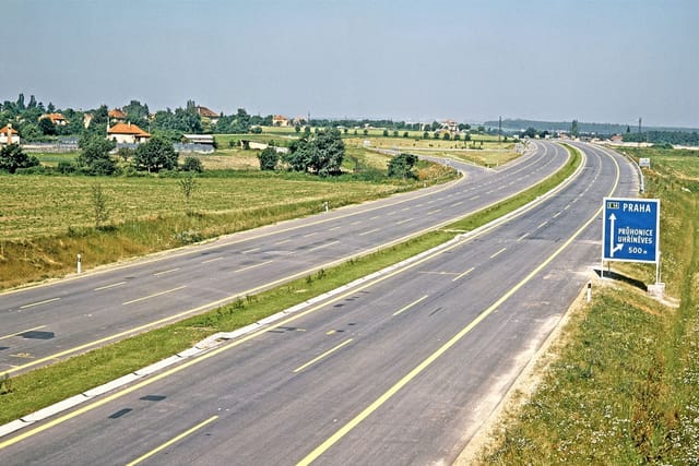 Autobahn D1 am Rande Prags 1971 | Foto:  Straßen- und Autobahndirektion