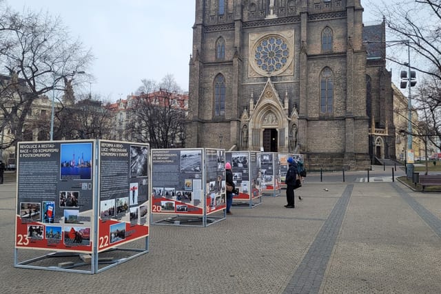 Mene Tekel auf dem Friedensplatz | Foto: Hana Slavická,  Radio Prague International