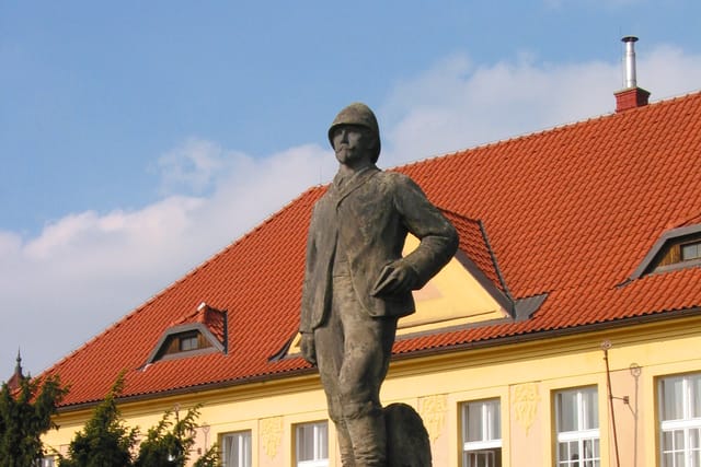 Emil Holub-Statue in Holice