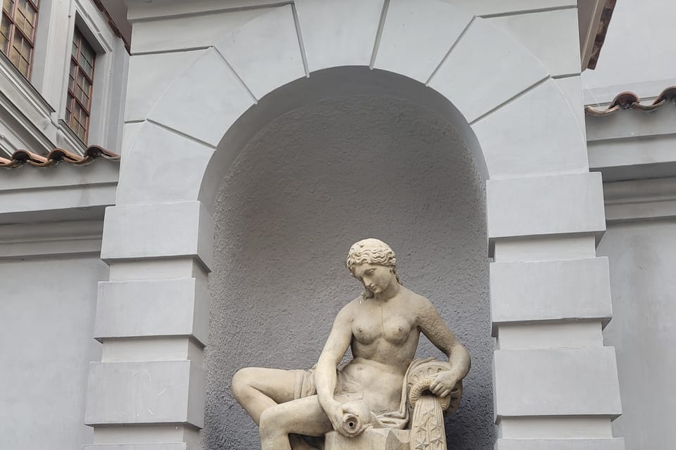 Statue der Moldau vor dem Klementinum | Foto: Hana Slavická, Radio Prague International Statue der Moldau vor dem Klementinum | Foto: Hana Slavická, Radio Prague International