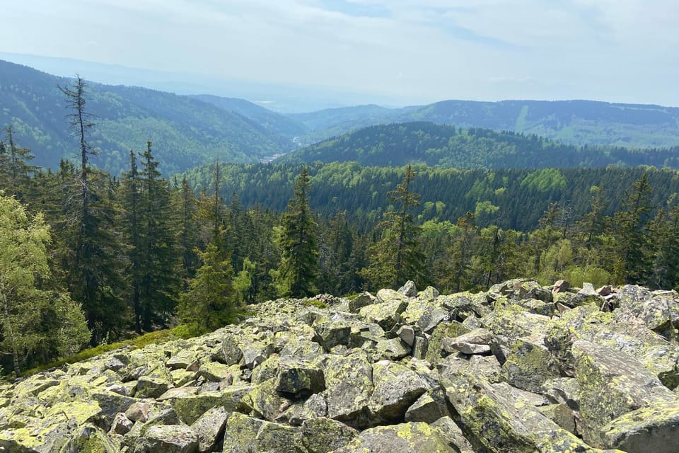 Blick vom Gipfel des Schlangenberges auf Joachimsthal (Jáchymov) | Foto: Jana Strejčková, Tschechischer Rundfunk Blick vom Gipfel des Schlangenberges auf Joachimsthal (Jáchymov) | Foto: Jana Strejčková, Tschechischer Rundfunk