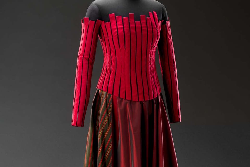"Manhattan"-Kleid, 2002 | Foto: Uměleckoprůmyslové muzeum "Manhattan"-Kleid, 2002 | Foto: Uměleckoprůmyslové muzeum