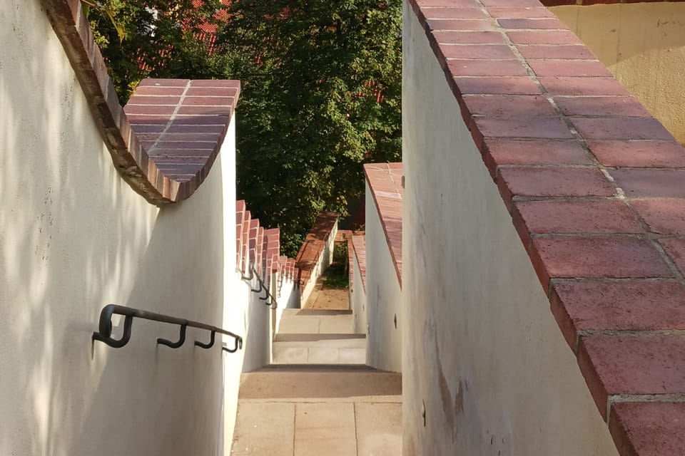 Die Treppe zwischen dem Großen und dem Kleinen Pálffy-Garten | Foto: Lenka Žižková, Radio Prague International Die Treppe zwischen dem Großen und dem Kleinen Pálffy-Garten | Foto: Lenka Žižková, Radio Prague International