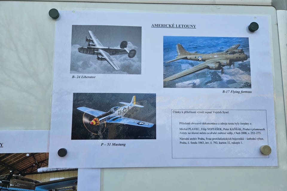 Amerikanische Flugzeuge | Foto: Štěpánka Budková, Radio Prague International Amerikanische Flugzeuge | Foto: Štěpánka Budková, Radio Prague International
