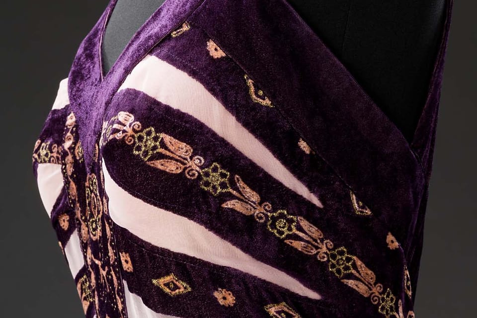 "Velvet pattern"-Kleid, 2009 | Foto: Uměleckoprůmyslové muzeum "Velvet pattern"-Kleid, 2009 | Foto: Uměleckoprůmyslové muzeum