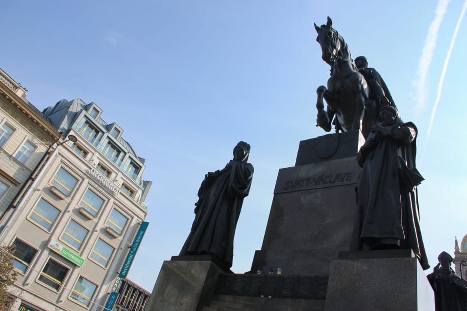 Sankt-Wenzels-Denkmal auf dem Wenzelsplatz von Bildhauer Josef Václav Myslbek | Foto: Barbora Němcová, Radio Prague International Sankt-Wenzels-Denkmal auf dem Wenzelsplatz von Bildhauer Josef Václav Myslbek | Foto: Barbora Němcová, Radio Prague International