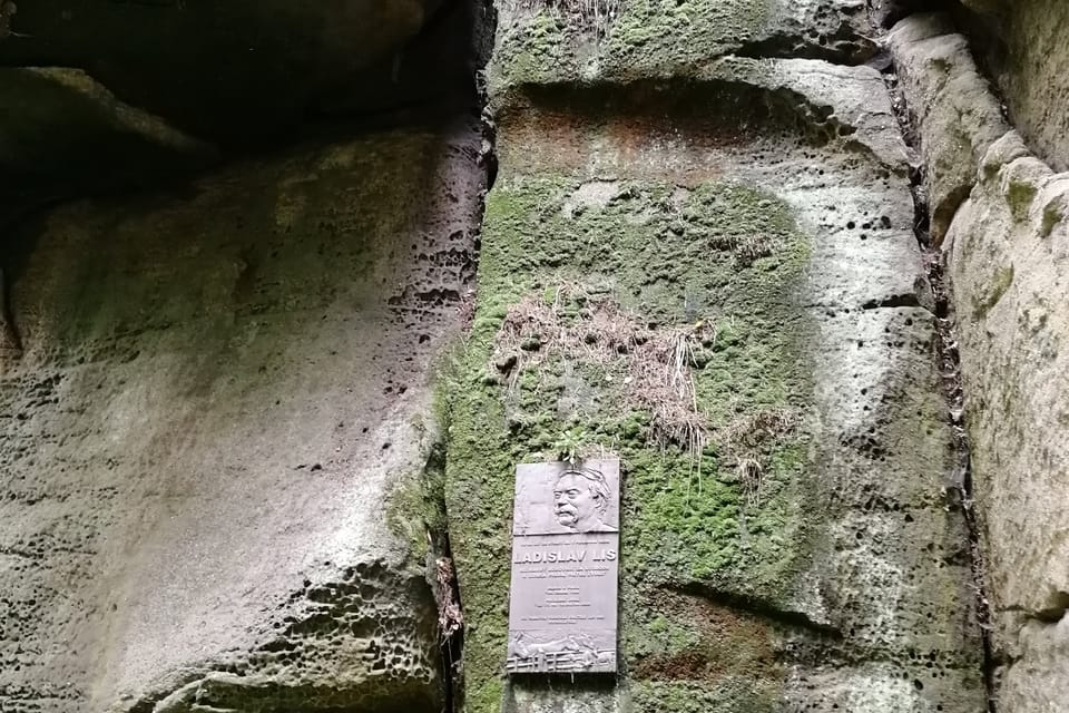 Gedenktafel an den Politiker Ladislav Lis in Peklo / Höllengrund  (Foto: Štěpánka Budková)