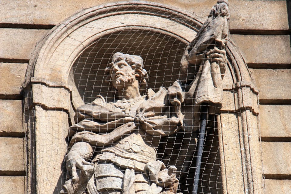 Die Statue des heiligen Wenzels an der Kirche des heiligen Franziskus auf dem Kreuzherrenplatz | Foto: Barbora Němcová, Radio Prague International Die Statue des heiligen Wenzels an der Kirche des heiligen Franziskus auf dem Kreuzherrenplatz | Foto: Barbora Němcová, Radio Prague International