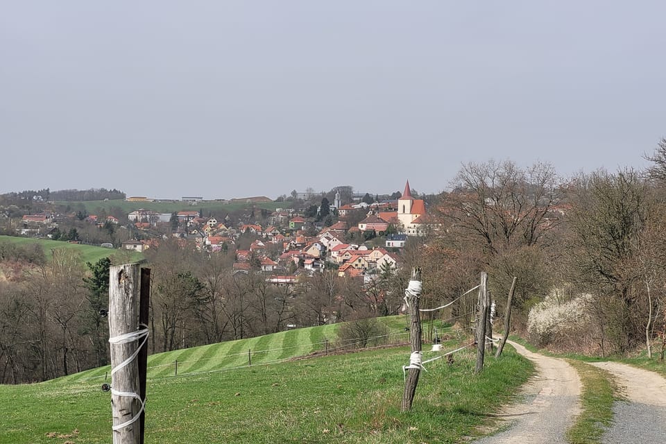 Blick auf Jílové u Prahy von Süden | Foto: Hana Slavická, Radio Prague International Blick auf Jílové u Prahy von Süden | Foto: Hana Slavická, Radio Prague International