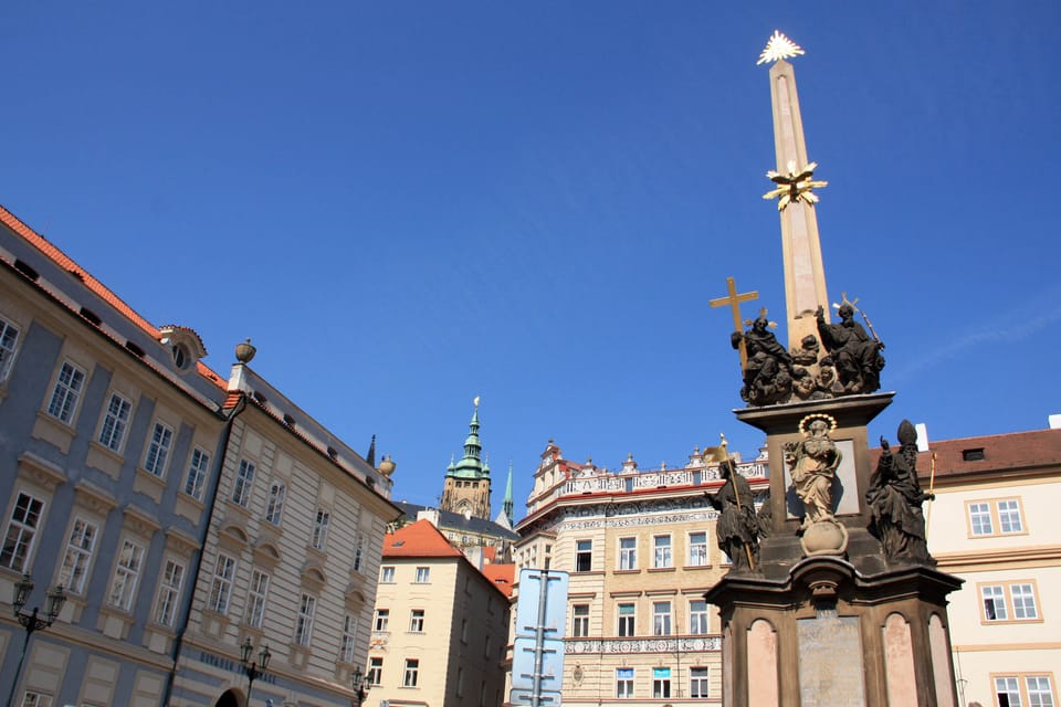 Der heilige Wenzel inmitten der böhmischen Landespatrone, Pestsäule im oberen Teil des Kleinseitner Rings | Foto: Barbora Němcová, Radio Prague International Der heilige Wenzel inmitten der böhmischen Landespatrone, Pestsäule im oberen Teil des Kleinseitner Rings | Foto: Barbora Němcová, Radio Prague International