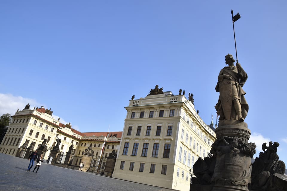 Sankt-Wenzels-Statue am Aufgang zum Hradschin (Foto: Barbora Němcová) | Foto: Barbora Němcová, Radio Prague International Sankt-Wenzels-Statue am Aufgang zum Hradschin (Foto: Barbora Němcová) | Foto: Barbora Němcová, Radio Prague International