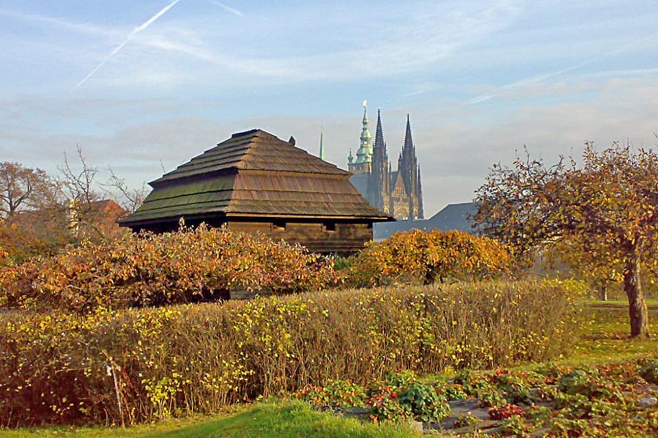 Masaryk-Bienenhaus im Lumbe-Garten | Foto: Romana Růžičková, Tschechischer Rundfunk Masaryk-Bienenhaus im Lumbe-Garten | Foto: Romana Růžičková, Tschechischer Rundfunk