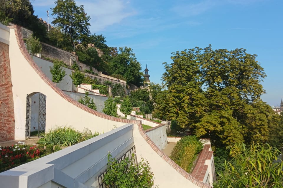Ledeburger Garten, Blick auf die Terrassen des Kleinen Pálffy-Gartens | Foto: Lenka Žižková, Radio Prague International Ledeburger Garten, Blick auf die Terrassen des Kleinen Pálffy-Gartens | Foto: Lenka Žižková, Radio Prague International