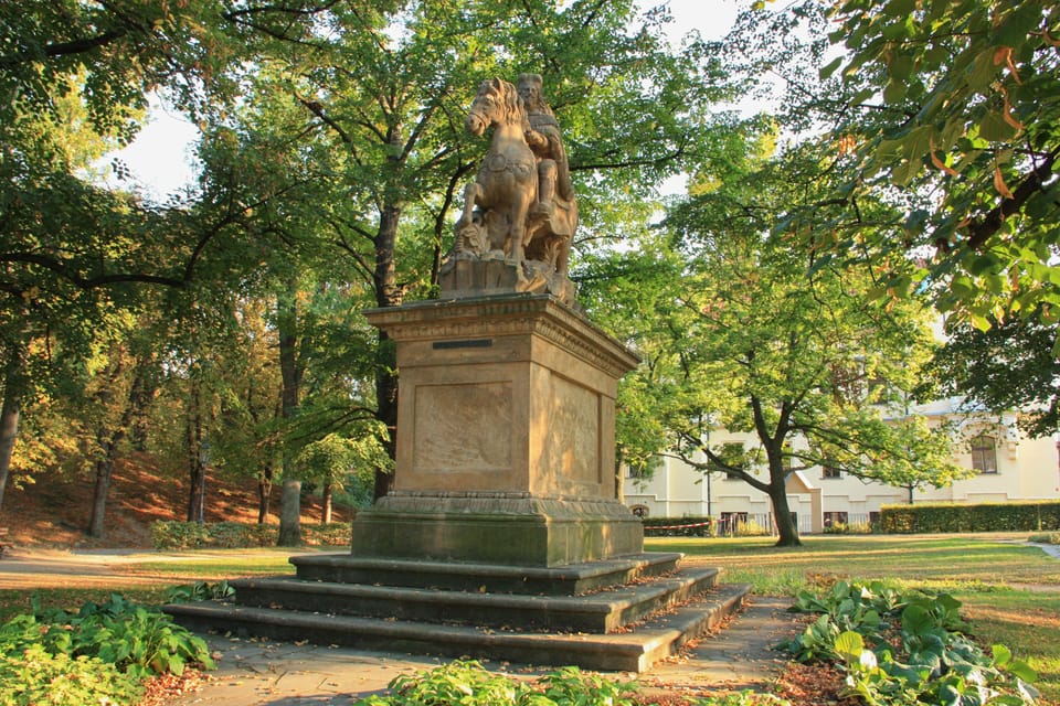 Reiterstatue des Fürsten Wenzel auf dem Vyšehrad | Foto: Barbora Němcová, Radio Prague International Reiterstatue des Fürsten Wenzel auf dem Vyšehrad | Foto: Barbora Němcová, Radio Prague International