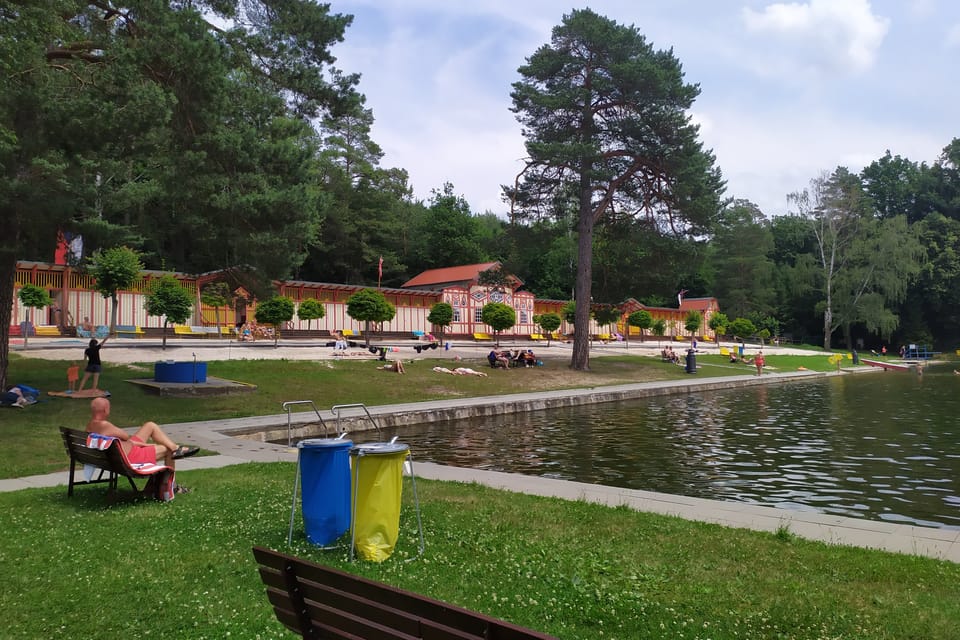 Schwimmbad und Sonnenterrasse Dachova bei Hořice | Foto: Barbora Němcová,  Radio Prague International