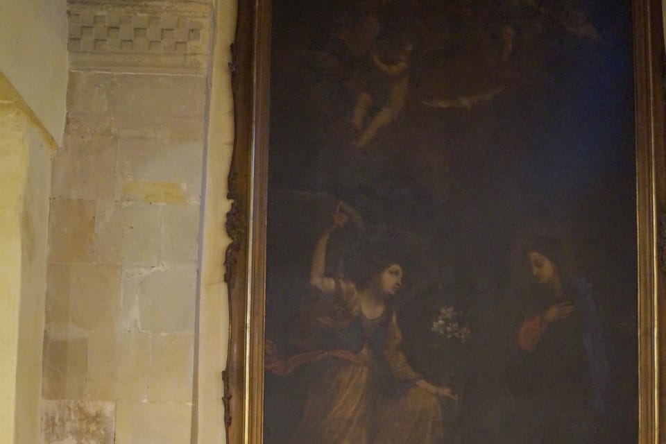 Eine einzige originelle romanische Saüle (links) in der Kirche des Hl. Wenzel in Prag-Prosek | Foto: Miloš Turek, Radio Prague International Eine einzige originelle romanische Saüle (links) in der Kirche des Hl. Wenzel in Prag-Prosek | Foto: Miloš Turek, Radio Prague International