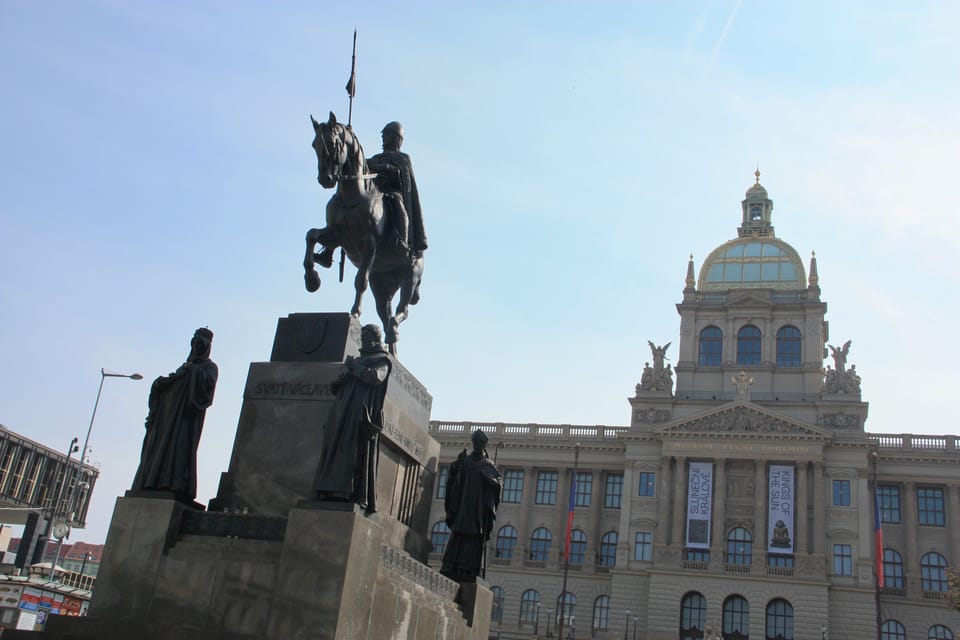 Sankt-Wenzels-Denkmal auf dem Wenzelsplatz von Bildhauer Josef Václav Myslbek | Foto: Barbora Němcová, Radio Prague International Sankt-Wenzels-Denkmal auf dem Wenzelsplatz von Bildhauer Josef Václav Myslbek | Foto: Barbora Němcová, Radio Prague International