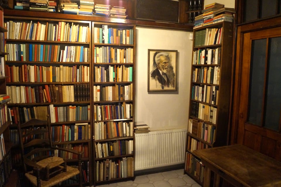 Kleine Bibliothek im oberen Teil der Halle | Foto: Radio Prague International Kleine Bibliothek im oberen Teil der Halle | Foto: Radio Prague International
