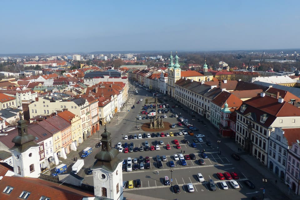 Blick vom Weißen Turm auf den Großen Platz in Hradec Králové | Foto: Klára Stejskalová, Radio Prague International Blick vom Weißen Turm auf den Großen Platz in Hradec Králové | Foto: Klára Stejskalová, Radio Prague International
