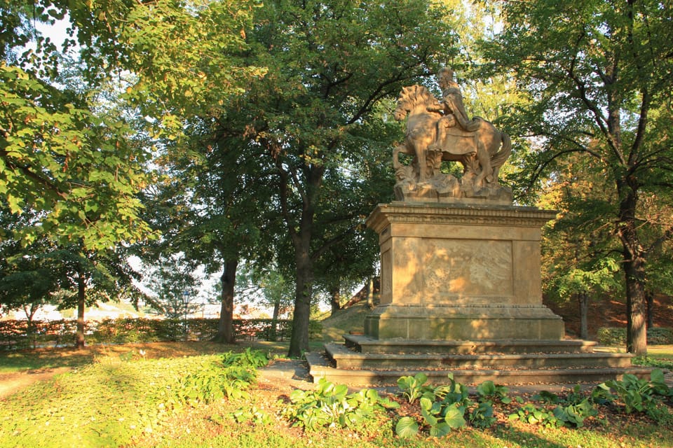 Reiterstatue des Fürsten Wenzel auf dem Vyšehrad | Foto: Barbora Němcová, Radio Prague International Reiterstatue des Fürsten Wenzel auf dem Vyšehrad | Foto: Barbora Němcová, Radio Prague International