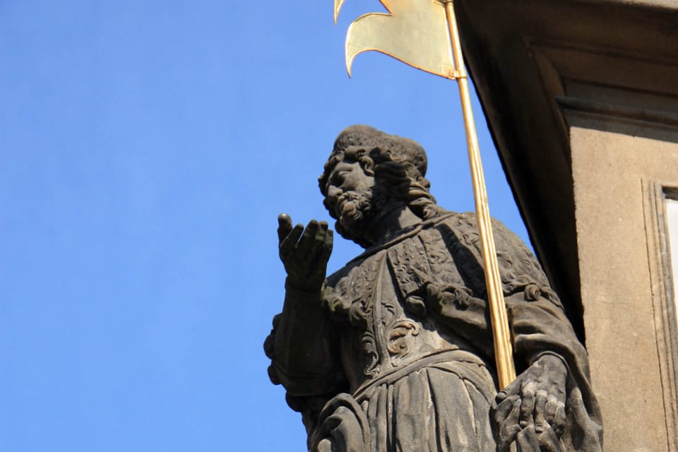 Der heilige Wenzel inmitten der böhmischen Landespatrone, Pestsäule im oberen Teil des Kleinseitner Rings | Foto: Barbora Němcová, Radio Prague International Der heilige Wenzel inmitten der böhmischen Landespatrone, Pestsäule im oberen Teil des Kleinseitner Rings | Foto: Barbora Němcová, Radio Prague International