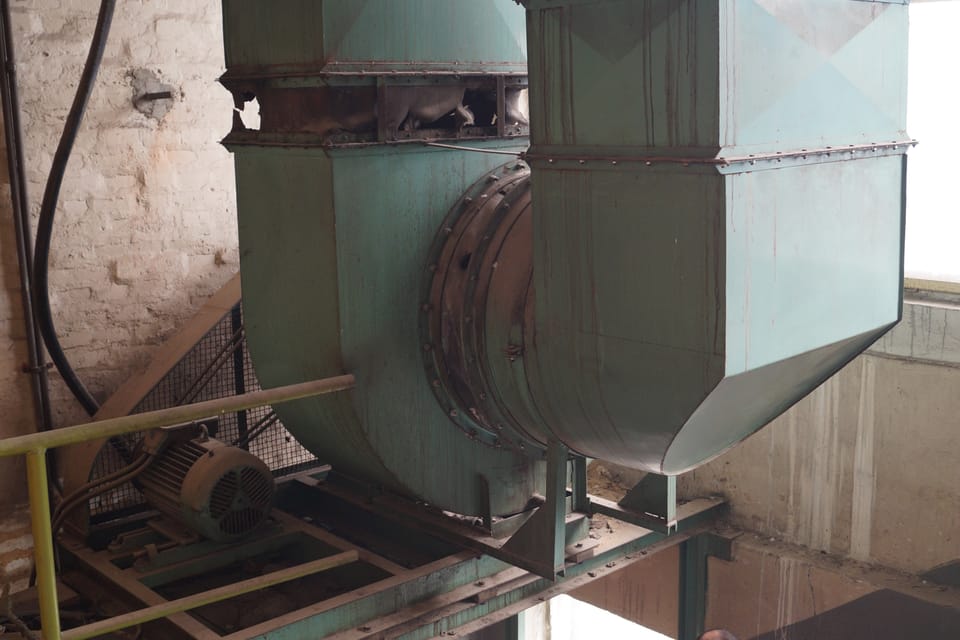 Treppe hinter der Betriebskantine im Gebäude „E“ des ehemaligen Maschinenbauunternehmens Praga | Foto: Radio Prague International Treppe hinter der Betriebskantine im Gebäude „E“ des ehemaligen Maschinenbauunternehmens Praga | Foto: Radio Prague International