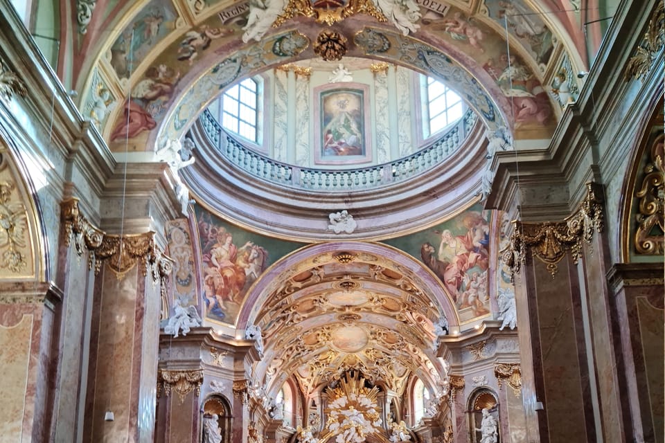 Basilika Mariä Heimsuchung in Svatý Kopeček bei Olomouc – Blick auf den Altar | Foto: Jitka Mládková, Radio Prague International Basilika Mariä Heimsuchung in Svatý Kopeček bei Olomouc – Blick auf den Altar | Foto: Jitka Mládková, Radio Prague International