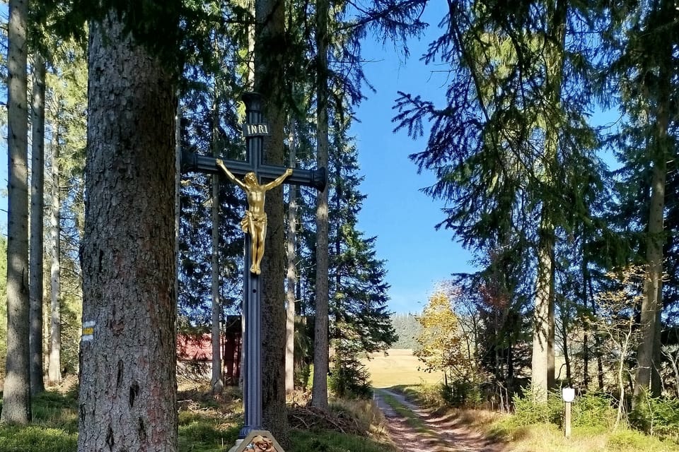 Das Kreuz auf dem Pěnkavčí-Berg | Foto: Barbora Němcová, Radio Prague International Das Kreuz auf dem Pěnkavčí-Berg | Foto: Barbora Němcová, Radio Prague International