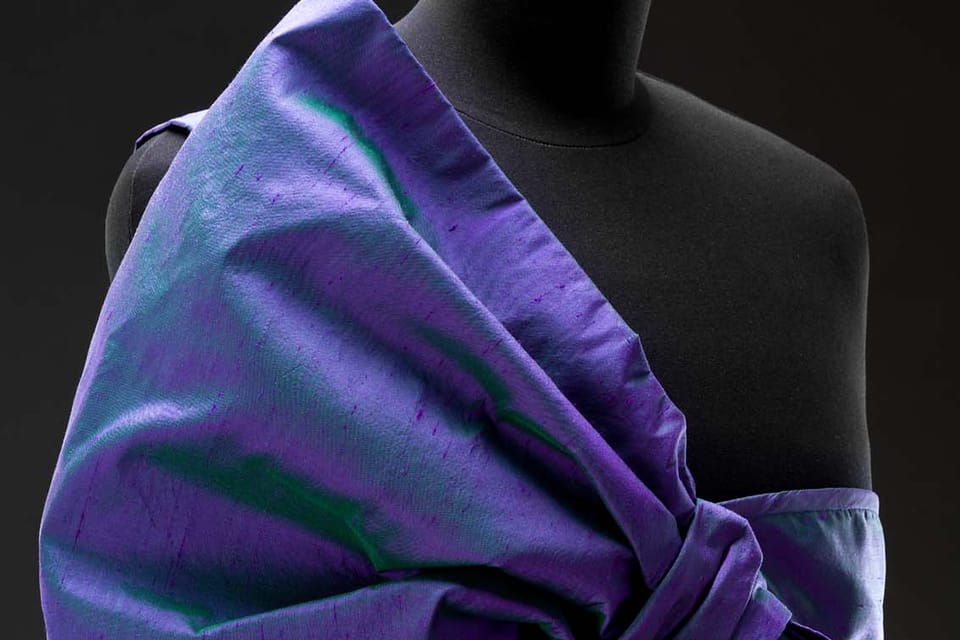 "Gift"-Kleid, 2012 | Foto: Uměleckoprůmyslové muzeum "Gift"-Kleid, 2012 | Foto: Uměleckoprůmyslové muzeum