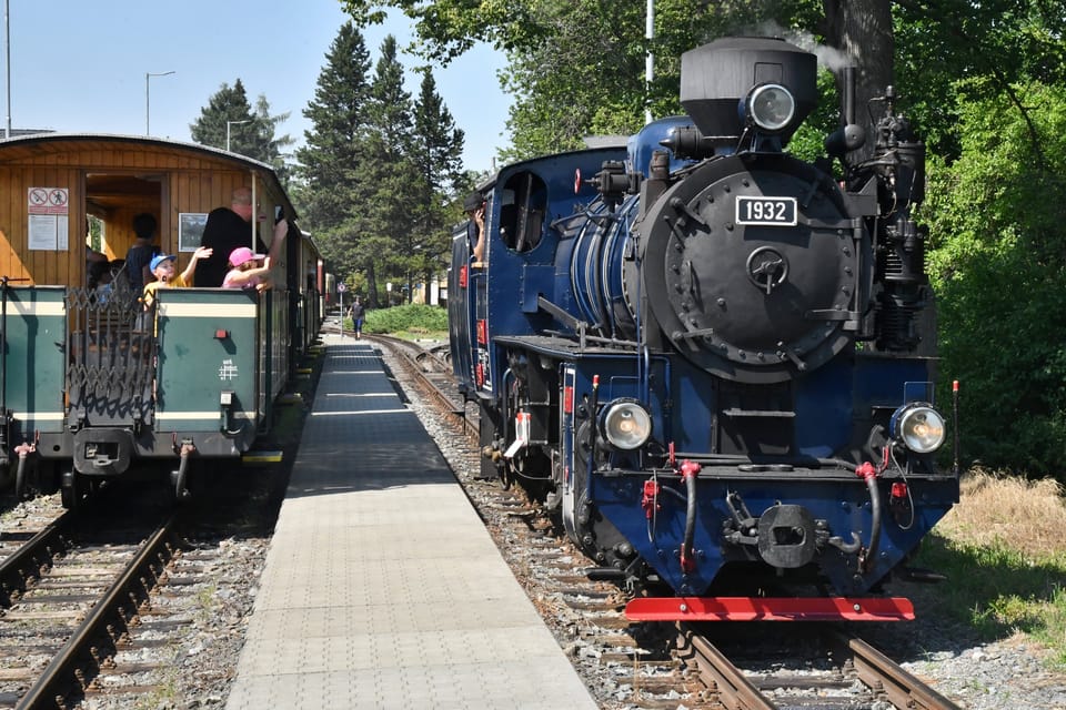 Die Dampflokomotive wird in Kürze mit einem Sonderzug von Osoblaha zurück nach Třemešná fahren | Foto: Břetislav Tureček,  Radio Prague International