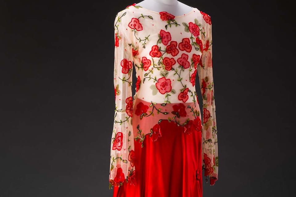 "Poppies"-Kleid, 2004 | Foto: Uměleckoprůmyslové muzeum "Poppies"-Kleid, 2004 | Foto: Uměleckoprůmyslové muzeum