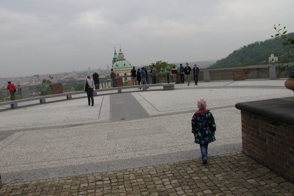 Aussichtsterrasse im Wallgarten | Foto: Kristýna Maková,  Praha křížem krážem