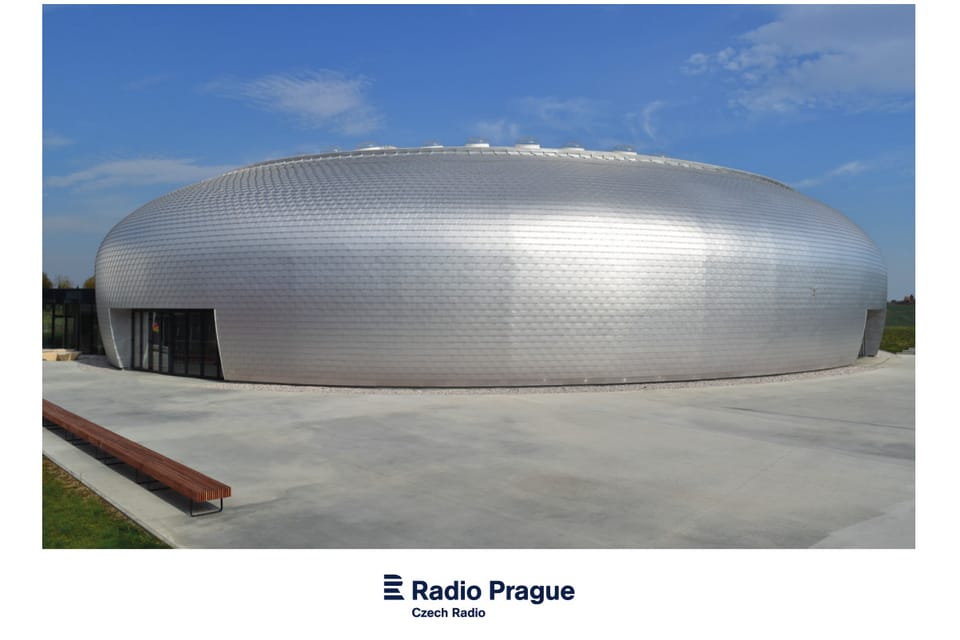 Sporthalle in Dolní Břežany, 2017, Architekten: SPORADICAL - Aleš Kubalík, Josef Kocián, Jakub Našinec, Veronika Sávová. Foto: Ondřej Tomšů Sporthalle in Dolní Břežany, 2017, Architekten: SPORADICAL - Aleš Kubalík, Josef Kocián, Jakub Našinec, Veronika Sávová. Foto: Ondřej Tomšů