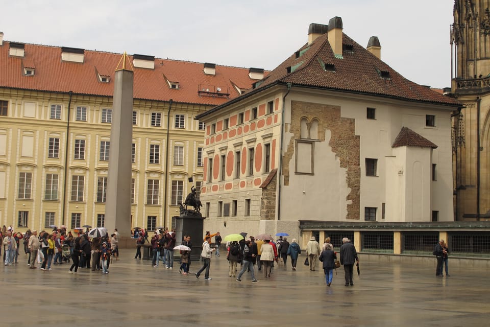 Monolith auf dem dritten Burghof | Foto: Kristýna Maková, Praha křížem krážem Monolith auf dem dritten Burghof | Foto: Kristýna Maková, Praha křížem krážem