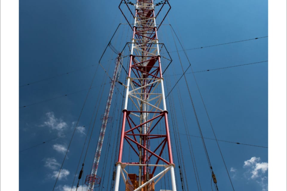 Der höchste Sendemast Tschechiens in Liblice (335 m). Foto: Andrea Filičková Der höchste Sendemast Tschechiens in Liblice (335 m). Foto: Andrea Filičková